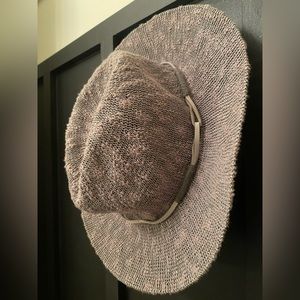 Apt 9 Gray Hat